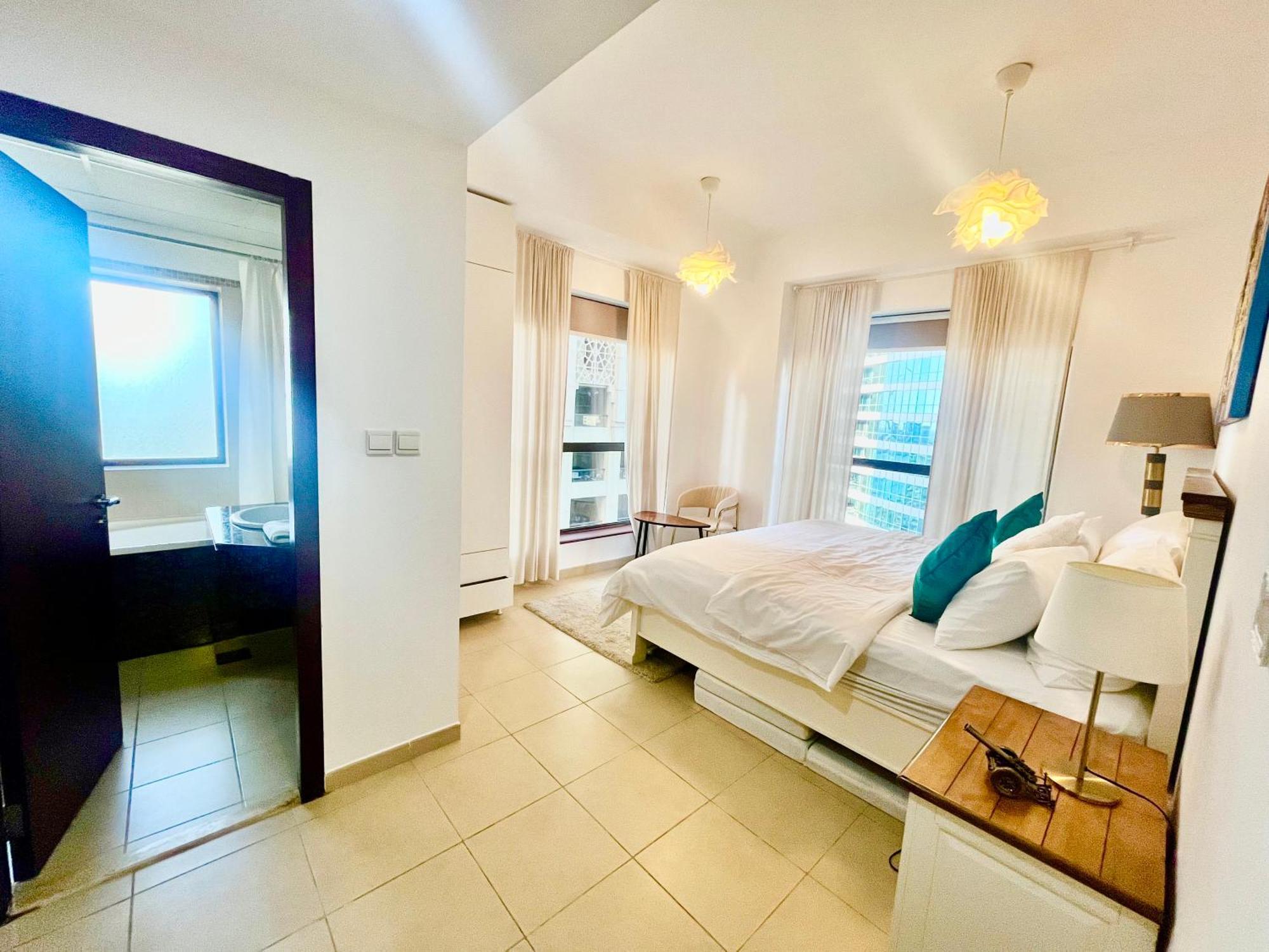 One Bedroom Apartment Available In Front Of Marina Beach Dubaj Kültér fotó